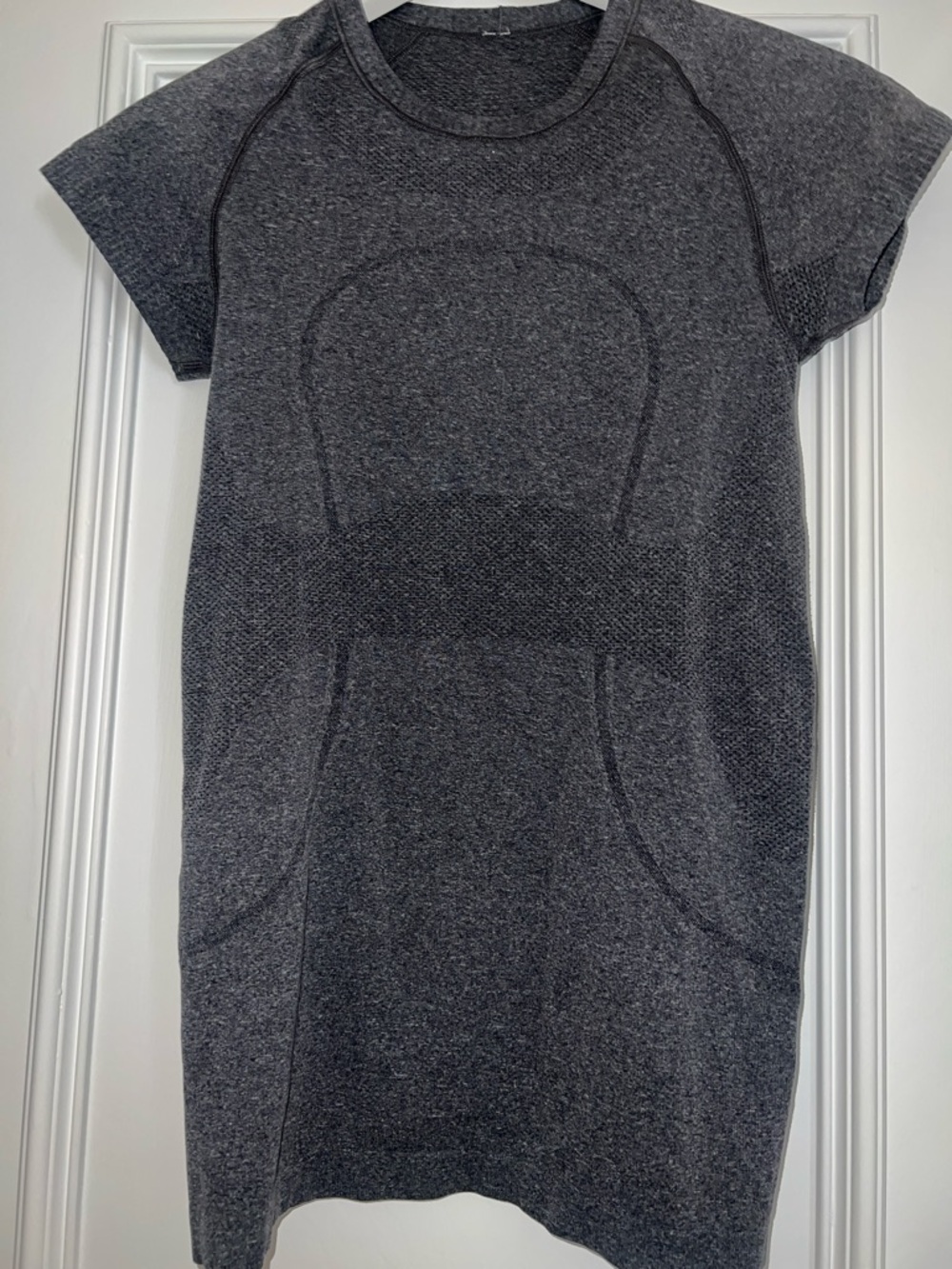 LULULEMON SWIFTLY TEE GREY SIZE 4🩶🤍